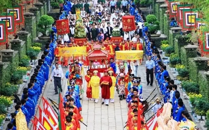 Tín Ngưỡng Thờ Cúng Hùng Vương: Nguồn Gốc, Ý Nghĩa Và Vai Trò Bảo Tồn Bản Sắc Văn Hóa Dân Tộc