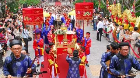 Hình Ảnh Về Thờ Cúng Tổ Tiên: Nguồn Gốc, Ý Nghĩa Và Cách Bày Biện Đúng Chuẩn Hình Ảnh Về Thờ Cúng Tổ Tiên: Nguồn Gốc, Ý Nghĩa Và Cách Bày Biện Đúng Chuẩn