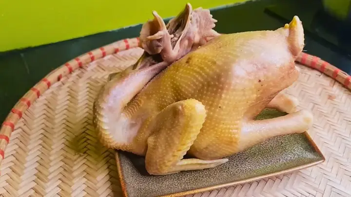 Cách Tạo Dáng Gà Cúng Đẹp Chuẩn Phong Thủy: Hướng Dẫn Buộc Gà Cánh Tiên, Chéo Cánh, Ngậm Hoa Chi Tiết