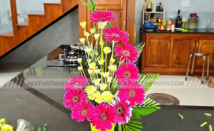 Hoa Đồng Tiền Có Cúng Được Không? Ý Nghĩa Phong Thủy & Cách Cắm Đẹp, Bền Cho Bàn Thờ Tết