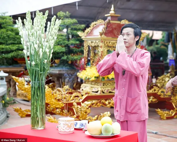 Hoài Linh Mở Lại Đền Thờ Tổ 100 Tỷ Dịp Giỗ Tổ Sân Khấu 2025: Chi Tiết Lễ Cúng, Khách Mời Và Ý Nghĩa Hoài Linh Mở Lại Đền Thờ Tổ 100 Tỷ Dịp Giỗ Tổ Sân Khấu 2025: Chi Tiết Lễ Cúng, Khách Mời Và Ý Nghĩa