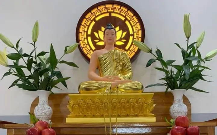 Kiếp Này Dâng Hoa Cúng Phật: Công Đức, Quả Báo Thân Xinh Đẹp & Cách Cúng Dường Đúng Pháp