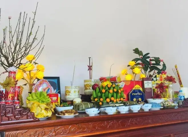 Hướng Dẫn Lễ Cúng Hóa Vàng Ngày Tết Chuẩn Phong Tục: Văn Khấn, Mâm Cúng, Giờ Cúng Chi Tiết