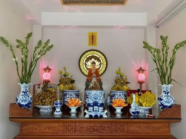 Lễ Cúng Phật Gồm Những Gì? Hướng Dẫn Đầy Đủ Các Vật Cần Chuẩn Bị Cho Lễ Cúng Trang Nghiêm