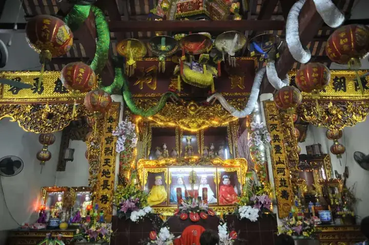 Hướng Dẫn Lễ Cúng Thủy Thần Toàn Diện: Văn Khấn, Sắm Lễ, Thủ Tục Và Ý Nghĩa Theo Nghi Thức Chuẩn