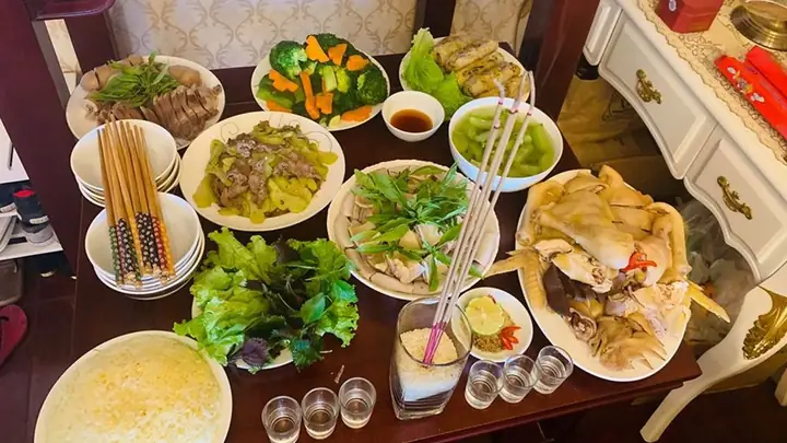 Mâm Cúng Mặn Rằm Tháng 7: Thực Đơn Đầy Đủ, Cách Bày Chuẩn Nghi Thức & Ý Nghĩa