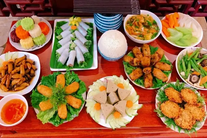 Mâm Cúng Mặn Rằm Tháng 7: Thực Đơn Đầy Đủ, Cách Bày Chuẩn Nghi Thức & Ý Nghĩa