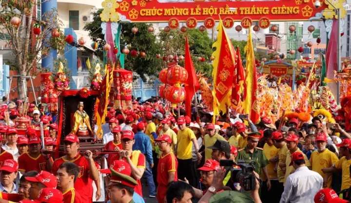 Hướng Dẫn Lễ Vật Cúng Bà Thiên Hậu Đầy Đủ: Danh Sách Mâm Cúng Chuẩn Nghĩa, Văn Khấn Và Cách Bày Triết Để