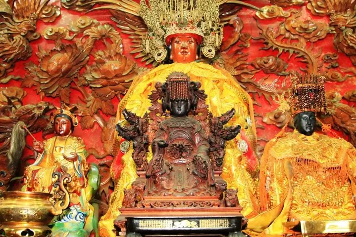 Hướng Dẫn Lễ Vật Cúng Bà Thiên Hậu Đầy Đủ: Danh Sách Mâm Cúng Chuẩn Nghĩa, Văn Khấn Và Cách Bày Triết Để