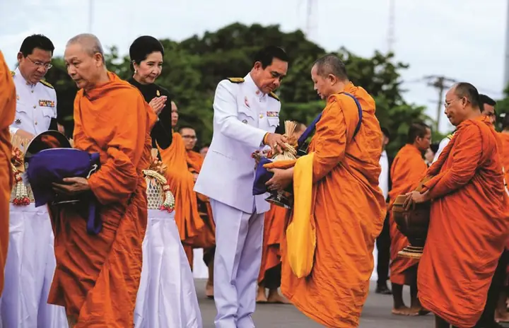 Lợi Ích Cúng Dường Tam Bảo: 6 Phước Báu To Lớn, Ý Nghĩa Tâm Niệm & Hướng Dẫn Cúng Đúng Pháp