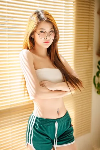 100+ Ảnh Lostbird Hình Ảnh Hai Cô Gái Mặc Quần Short Đẹp Nổi Bật Nhất