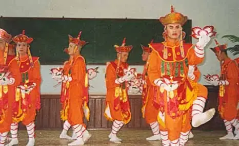 Lục Cúng Hoa Đăng: Nguồn Gốc, Ý Nghĩa Và Cấu Trúc Điệu Múa Cung Đình Huế Lục Cúng Hoa Đăng: Nguồn Gốc, Ý Nghĩa Và Cấu Trúc Điệu Múa Cung Đình Huế