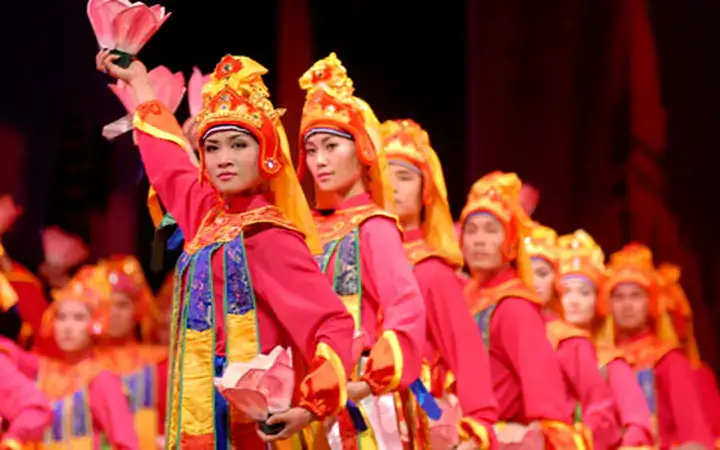 Lục Cúng Hoa Đăng: Nguồn Gốc, Ý Nghĩa Và Cấu Trúc Điệu Múa Cung Đình Huế Lục Cúng Hoa Đăng: Nguồn Gốc, Ý Nghĩa Và Cấu Trúc Điệu Múa Cung Đình Huế