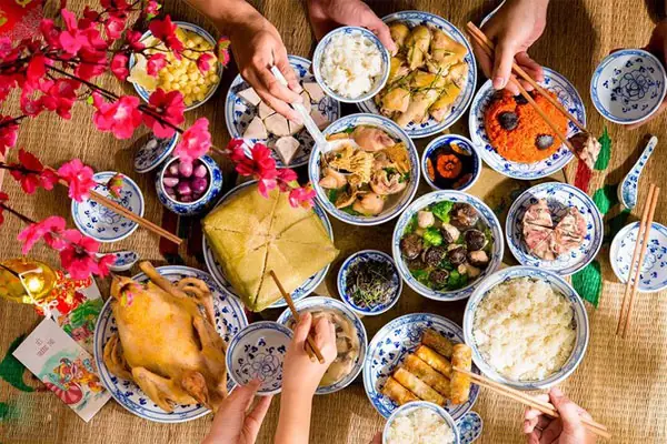 Hướng Dẫn Cách Chuẩn Bị Và Bày Mâm Cỗ Cúng Ông Bà Đầy Đủ: Thực Đơn 3 Miền, Lễ Vật, Văn Khấn Từ A-z