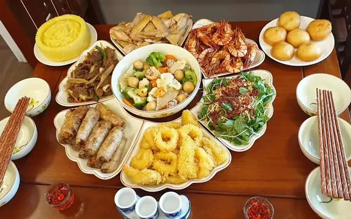 Hướng Dẫn Chuẩn Bị Mâm Cúng Mùng 1 Hàng Tháng Đầy Đủ: Lễ Vật, Cách Bày Và Văn Khấn Chuẩn Nhất