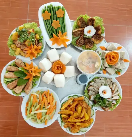 Cúng Mùng 1 Tết Chay Hay Mặn? So Sánh Ý Nghĩa, Thực Đơn Chi Tiết Và Cách Bày Mâm Đúng Truyền Thống
