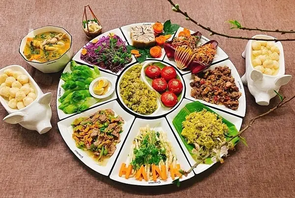 Cúng Mùng 1 Tết Chay Hay Mặn? So Sánh Ý Nghĩa, Thực Đơn Chi Tiết Và Cách Bày Mâm Đúng Truyền Thống