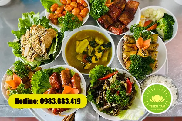 Cúng Mùng 1 Tết Chay Hay Mặn? So Sánh Ý Nghĩa, Thực Đơn Chi Tiết Và Cách Bày Mâm Đúng Truyền Thống