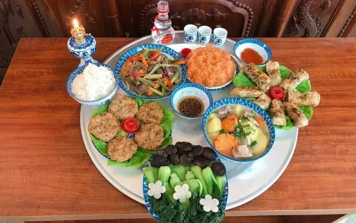 Nên Cúng Chay Hay Mặn? So Sánh & Hướng Dẫn Chọn Mâm Cúng Đúng Dịp, Đúng Tâm Thành
