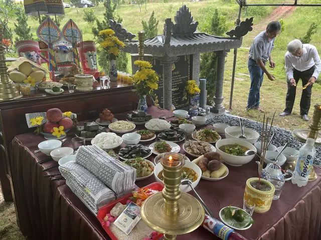Hướng Dẫn Nghi Thức Cúng Tạ Mộ Đầy Đủ: Văn Khấn, Mâm Cúng, Quy Trình Và Lưu Ý Quan Trọng