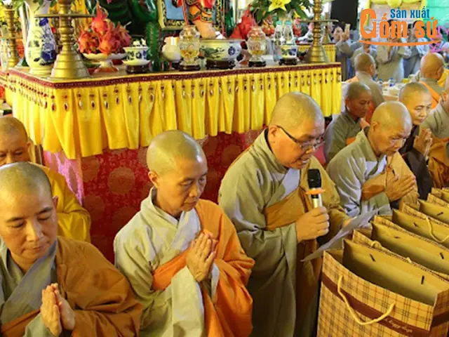 Hướng Dẫn Nghi Thức Cúng Dường Trai Tăng Chi Tiết: Ý Nghĩa, Chuẩn Bị, Thứ Tự Lễ Và Văn Khấn Hướng Dẫn Nghi Thức Cúng Dường Trai Tăng Chi Tiết: Ý Nghĩa, Chuẩn Bị, Thứ Tự Lễ Và Văn Khấn