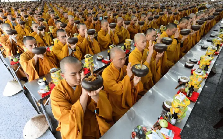 Hướng Dẫn Nghi Thức Cúng Dường Trai Tăng Chi Tiết: Ý Nghĩa, Chuẩn Bị, Thứ Tự Lễ Và Văn Khấn Hướng Dẫn Nghi Thức Cúng Dường Trai Tăng Chi Tiết: Ý Nghĩa, Chuẩn Bị, Thứ Tự Lễ Và Văn Khấn