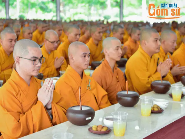 Hướng Dẫn Nghi Thức Cúng Dường Trai Tăng Chi Tiết: Ý Nghĩa, Chuẩn Bị, Thứ Tự Lễ Và Văn Khấn Hướng Dẫn Nghi Thức Cúng Dường Trai Tăng Chi Tiết: Ý Nghĩa, Chuẩn Bị, Thứ Tự Lễ Và Văn Khấn