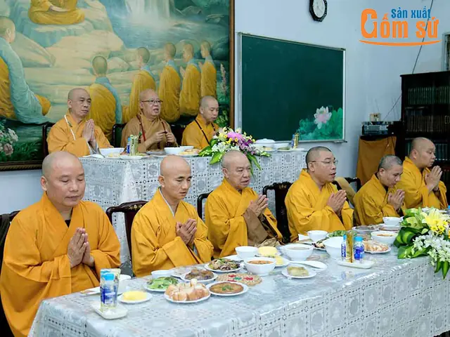 Hướng Dẫn Nghi Thức Cúng Dường Trai Tăng Chi Tiết: Ý Nghĩa, Chuẩn Bị, Thứ Tự Lễ Và Văn Khấn Hướng Dẫn Nghi Thức Cúng Dường Trai Tăng Chi Tiết: Ý Nghĩa, Chuẩn Bị, Thứ Tự Lễ Và Văn Khấn