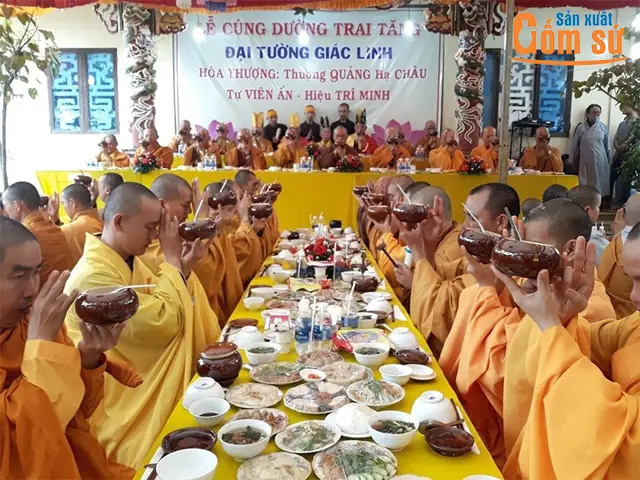 Hướng Dẫn Nghi Thức Cúng Dường Trai Tăng Chi Tiết: Ý Nghĩa, Chuẩn Bị, Thứ Tự Lễ Và Văn Khấn Hướng Dẫn Nghi Thức Cúng Dường Trai Tăng Chi Tiết: Ý Nghĩa, Chuẩn Bị, Thứ Tự Lễ Và Văn Khấn
