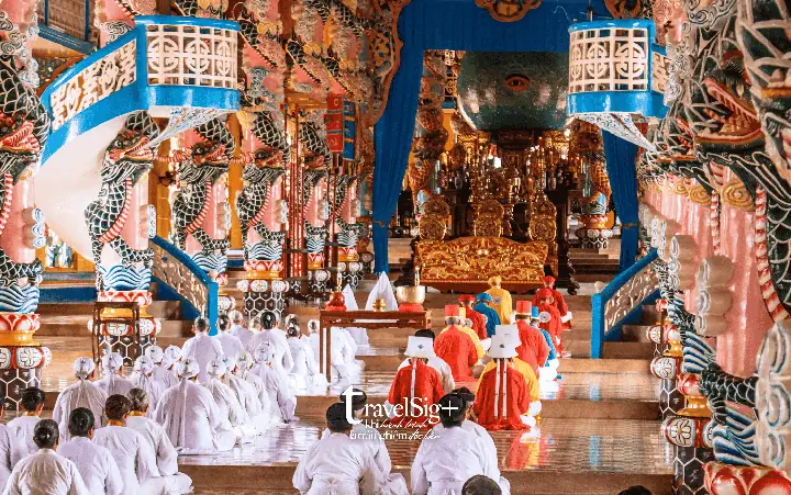 Toàn Tập Nghi Thức Thờ Cúng Đạo Cao Đài: Quy Trình, Lễ Phẩm Và Các Lễ Cúng Chính Tại Tư Gia, Thánh Thất Toàn Tập Nghi Thức Thờ Cúng Đạo Cao Đài: Quy Trình, Lễ Phẩm Và Các Lễ Cúng Chính Tại Tư Gia, Thánh Thất