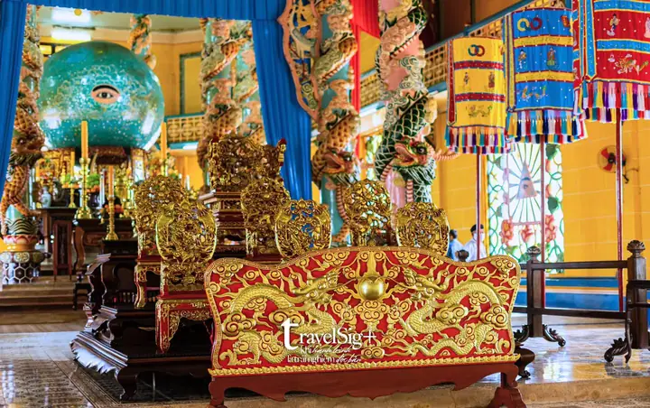 Toàn Tập Nghi Thức Thờ Cúng Đạo Cao Đài: Quy Trình, Lễ Phẩm Và Các Lễ Cúng Chính Tại Tư Gia, Thánh Thất Toàn Tập Nghi Thức Thờ Cúng Đạo Cao Đài: Quy Trình, Lễ Phẩm Và Các Lễ Cúng Chính Tại Tư Gia, Thánh Thất