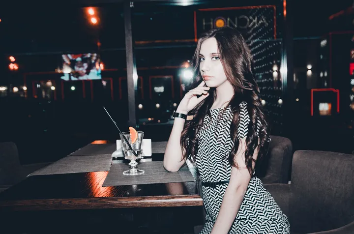 100+ Những Cô Gái Chụp Ảnh Ban Đêm Neon Lung Linh, Full 4k Chill Cực Chất