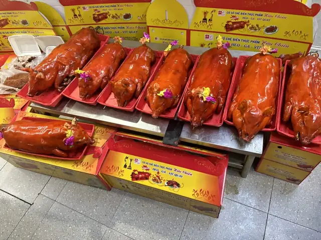 Phong Tục Cúng Heo Quay: Hướng Dẫn Cách Đặt Mâm Chuẩn, Hướng Đầu Heo, Ý Nghĩa Và Dịp Cúng Đúng Lễ Nghi