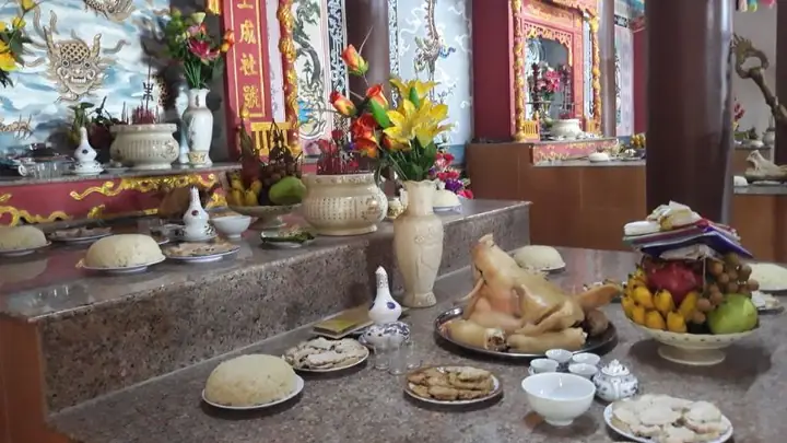 Hướng Dẫn Sắm Lễ Cúng Thành Hoàng Làng Chuẩn Chỉnh: Danh Sách Lễ Vật, Cách Trình Bày Và Văn Khấn Đầy Đủ