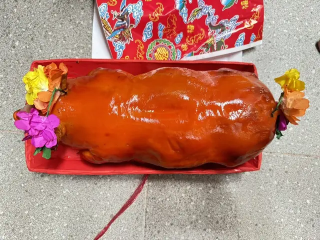 Tại Sao Cúng Heo Quay? Ý Nghĩa, Phong Tục Và Quy Trình Cúng Chuẩn Cho Người Mới Bắt Đầu Tại Sao Cúng Heo Quay? Ý Nghĩa, Phong Tục Và Quy Trình Cúng Chuẩn Cho Người Mới Bắt Đầu