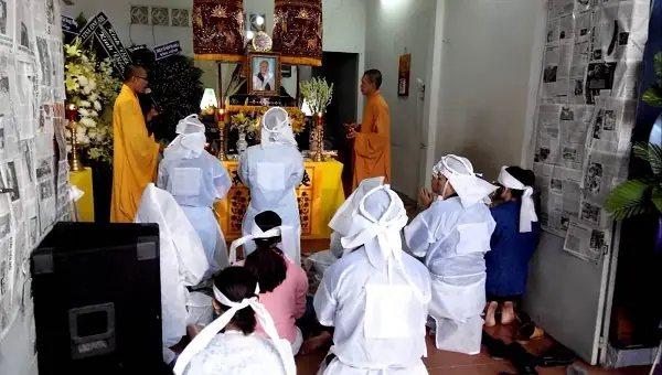 Thầy Cúng Đám Ma: Vai Trò, Nghi Thức Cúng Cơm & Những Điều Cần Biết Khi Mời Làm Lễ