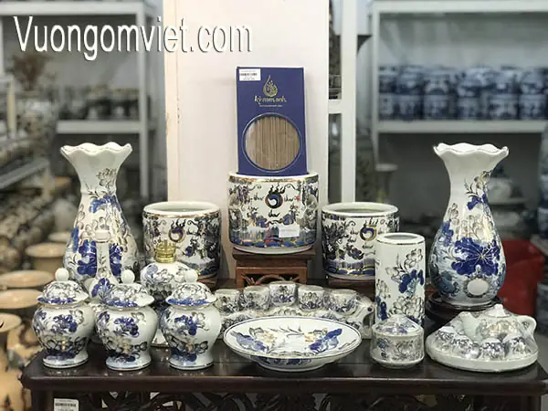 Hướng Dẫn Thay Đồ Thờ Cúng Đúng Quy Trình: Các Bước Khấn Vái, Chọn Ngày Tốt & Xử Lý Đồ Cũ Chuẩn Phong Thủy Hướng Dẫn Thay Đồ Thờ Cúng Đúng Quy Trình: Các Bước Khấn Vái, Chọn Ngày Tốt & Xử Lý Đồ Cũ Chuẩn Phong Thủy