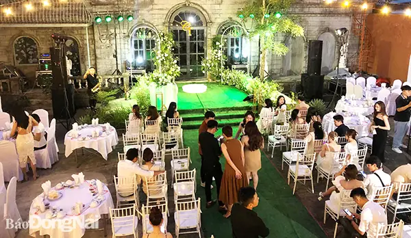 Top Nhà Hàng Tiệc Cưới Nhỏ Ấm Cúng & Kinh Nghiệm Tổ Chức Hôn Lễ Thân Mật Sang Trọng