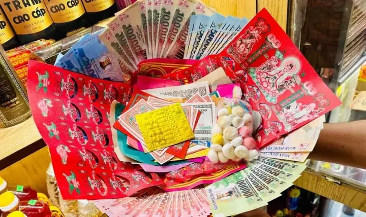 Tiền Cúng Thần Tài: Bao Nhiêu Là Đủ, Có Nên Dùng Tiền Thật Không, Cách Cúng Đúng Phong Thủy