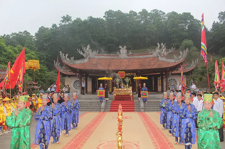 Tín Ngưỡng Thờ Cúng Hùng Vương: Nguồn Gốc, Ý Nghĩa Cốt Lõi & Giá Trị Bản Sắc Dân Tộc Tín Ngưỡng Thờ Cúng Hùng Vương: Nguồn Gốc, Ý Nghĩa Cốt Lõi & Giá Trị Bản Sắc Dân Tộc