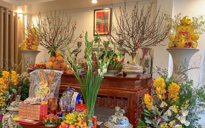 Toàn Cảnh Tín Ngưỡng Thờ Cúng Tổ Tiên Ở Đông Nam Á: Nguồn Gốc, Ý Nghĩa & Đặc Điểm Từng Quốc Gia