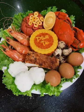 Hướng Dẫn Chọn Tôm Cúng Thần Tài Chuẩn Nghi Thức: Loại Nào Tốt, Giá Bao Nhiêu Và Cách Bày Mâm Tam Sên Đúng Ý Nghĩa