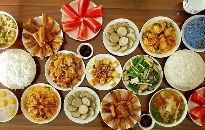 Hướng Dẫn Nghi Thức Cúng Chúng Sinh Tại Nhà: Quy Trình, Bài Tụng Kinh Và Văn Khấn Đầy Đủ Nhất
