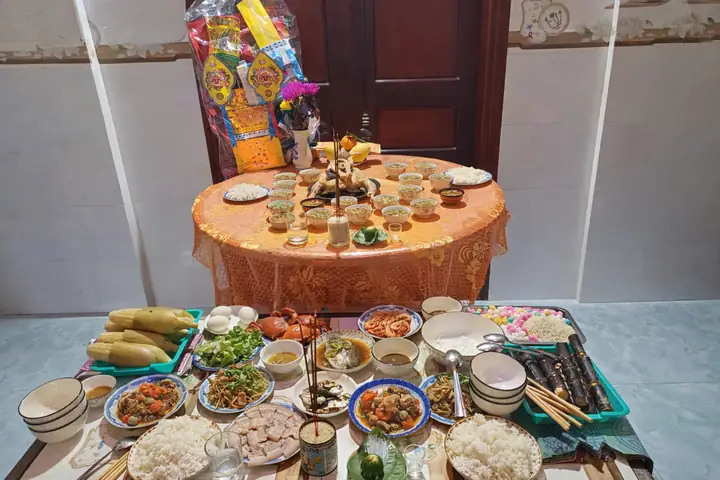 Văn Khấn Cúng Đất Ở Huế Chuẩn Nhất: Nội Dung Đọc, Tục Lệ, Mâm Cúng Và Cách Làm Lễ Đầy Đủ
