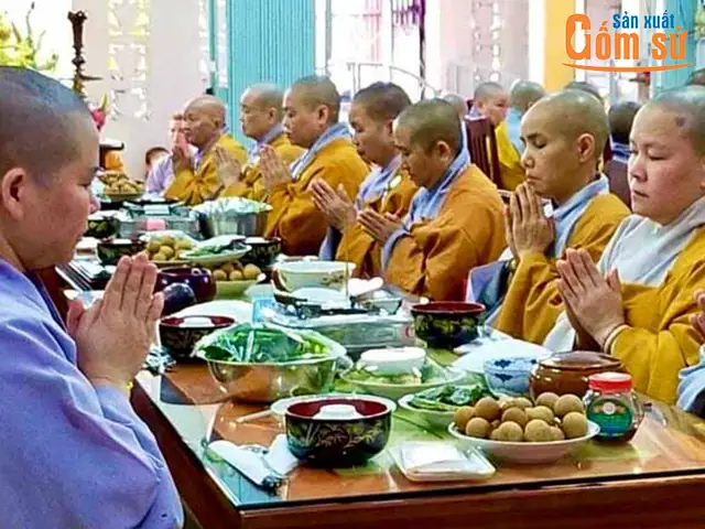 Vật Phẩm Cúng Dường Trai Tăng: Danh Sách Chi Tiết 4 Nhu Cầu, Ý Nghĩa Và Cách Bày Triệu Đúng Chuẩn