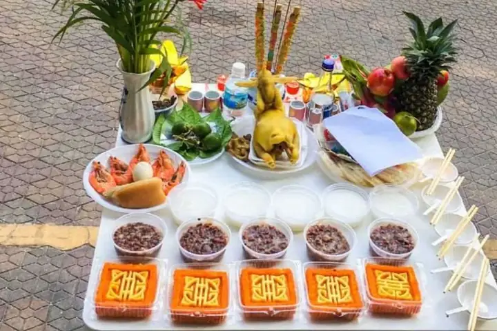 Cách Chuẩn Bị Xôi Chè Cúng Cô Hồn Đúng Lễ: Các Loại, Số Lượng, Ý Nghĩa & Gợi Ý Mua Mâm Trọn Gói Cách Chuẩn Bị Xôi Chè Cúng Cô Hồn Đúng Lễ: Các Loại, Số Lượng, Ý Nghĩa & Gợi Ý Mua Mâm Trọn Gói