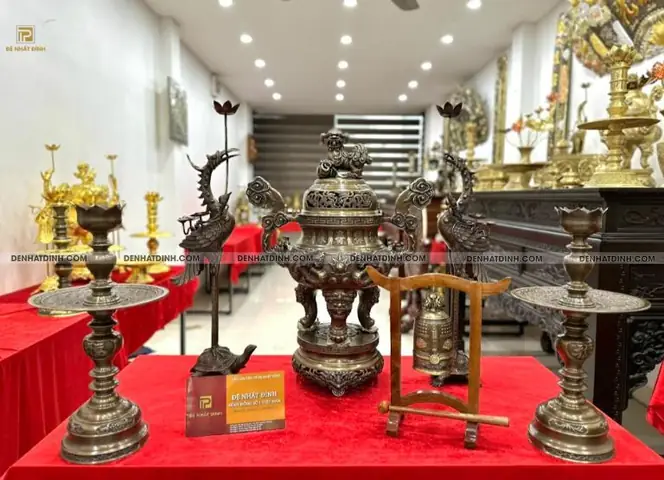 Giải Mã Ý Nghĩa Đồ Thờ Cúng: Ý Nghĩa Từng Vật Phẩm Trong Bộ Đồ Thờ Đầy Đủ Theo Phong Tục Việt Nam Giải Mã Ý Nghĩa Đồ Thờ Cúng: Ý Nghĩa Từng Vật Phẩm Trong Bộ Đồ Thờ Đầy Đủ Theo Phong Tục Việt Nam