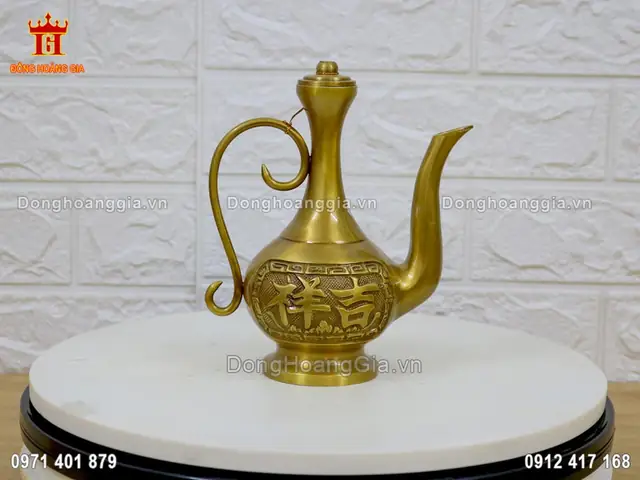 Nậm Rượu Thờ Cúng: Ý Nghĩa, Cách Chọn Và Bày Trí Chuẩn Phong Thủy