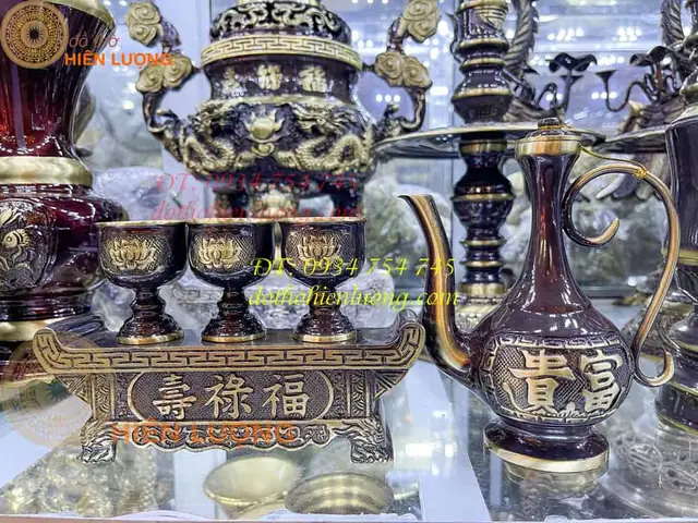 Nậm Rượu Thờ Cúng: Ý Nghĩa, Cách Chọn Và Bày Trí Chuẩn Phong Thủy