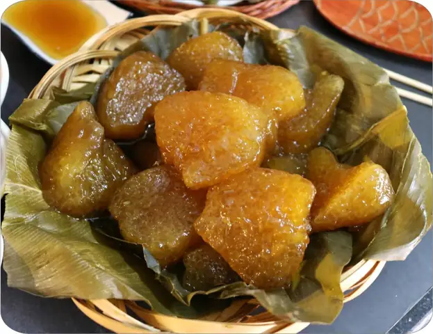 Bó Lá Cúng Tết Đoan Ngọ: Ý Nghĩa, Cách Làm Và Những Lưu Ý Quan Trọng Bó Lá Cúng Tết Đoan Ngọ: Ý Nghĩa, Cách Làm Và Những Lưu Ý Quan Trọng